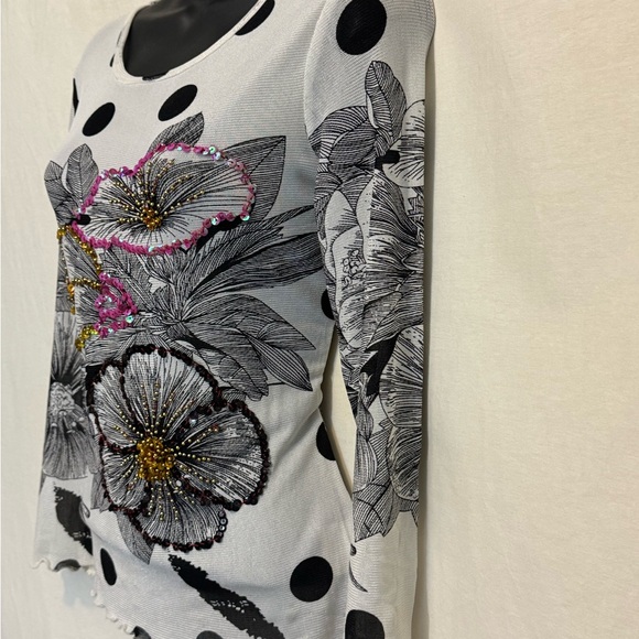 A-95 Juliette Black & White Floral &‎ Dot Sequin Detail 3/4 Sleeve Blouse Size S - Picture 9 of 15